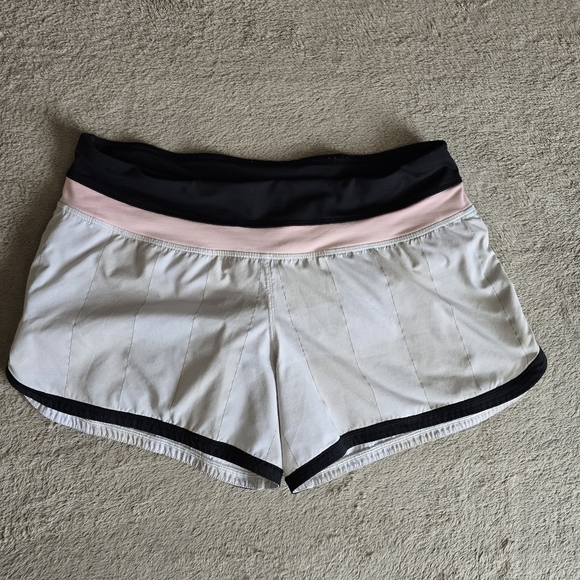 Lululemon Groovy Run Short Gros Gingham Dune/Bleached Coral/Black size 8 - Picture 3 of 13